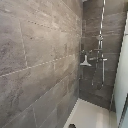 F1 A 5 Minutes Des Plages Et De La Gare