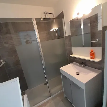 Appartement F1 A 5 Minutes Des Plages Et De La Gare Vallauris