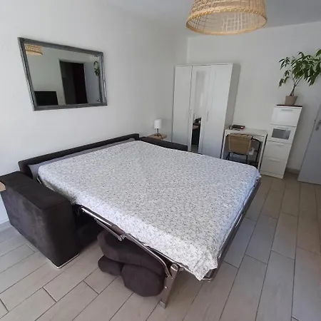 Appartement F1 A 5 Minutes Des Plages Et De La Gare